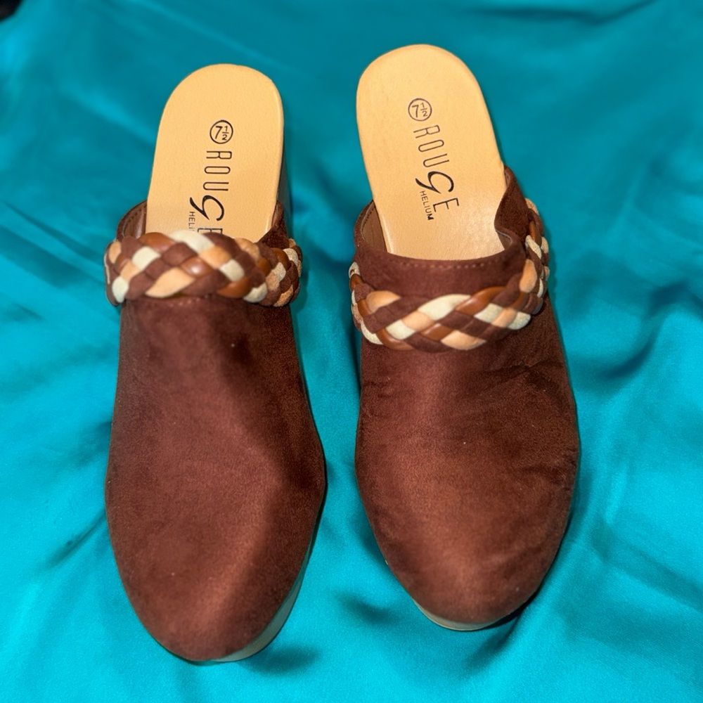 Women wedge heel